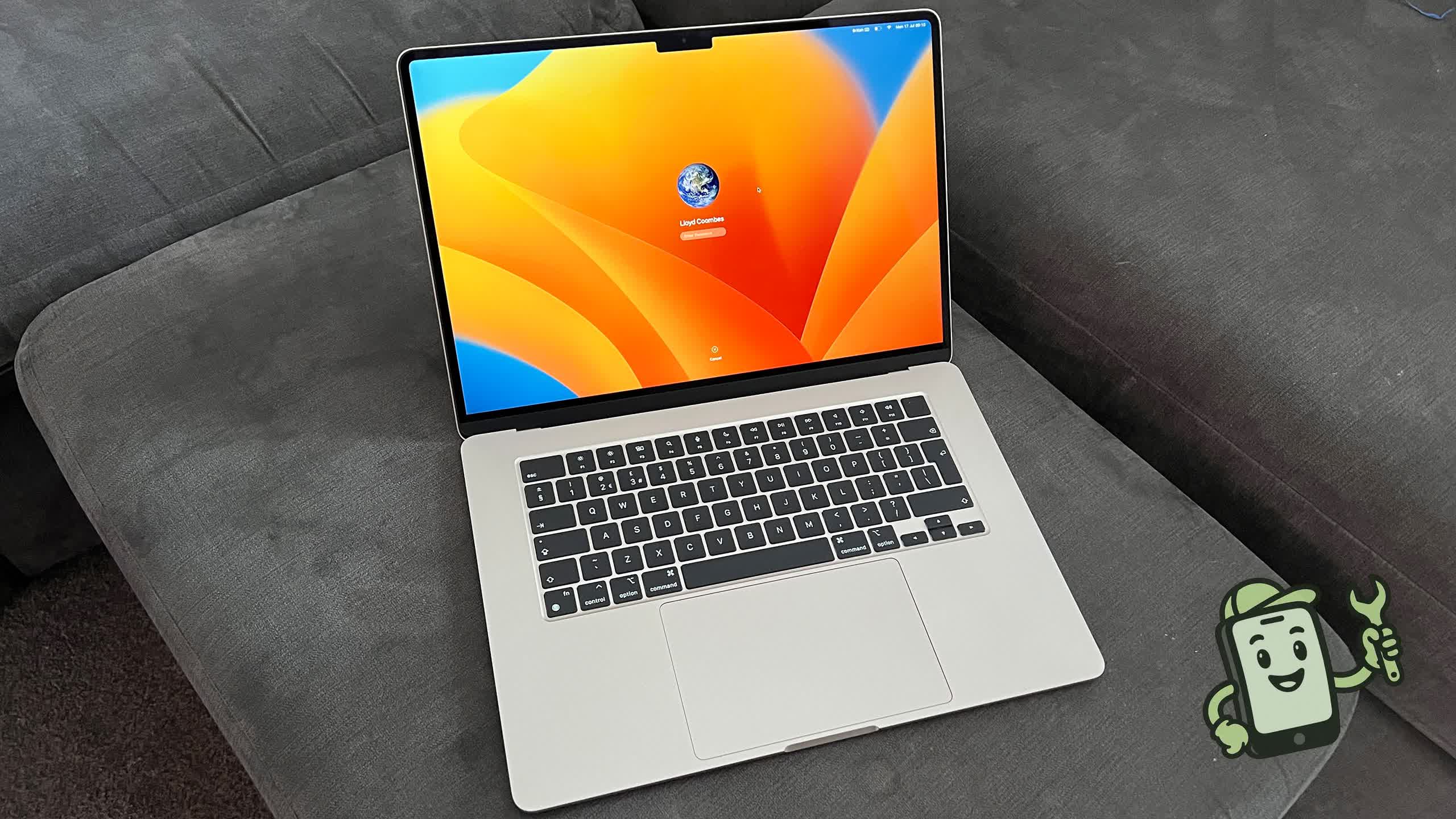 MacBook Air 15" M2 — reference photo 2