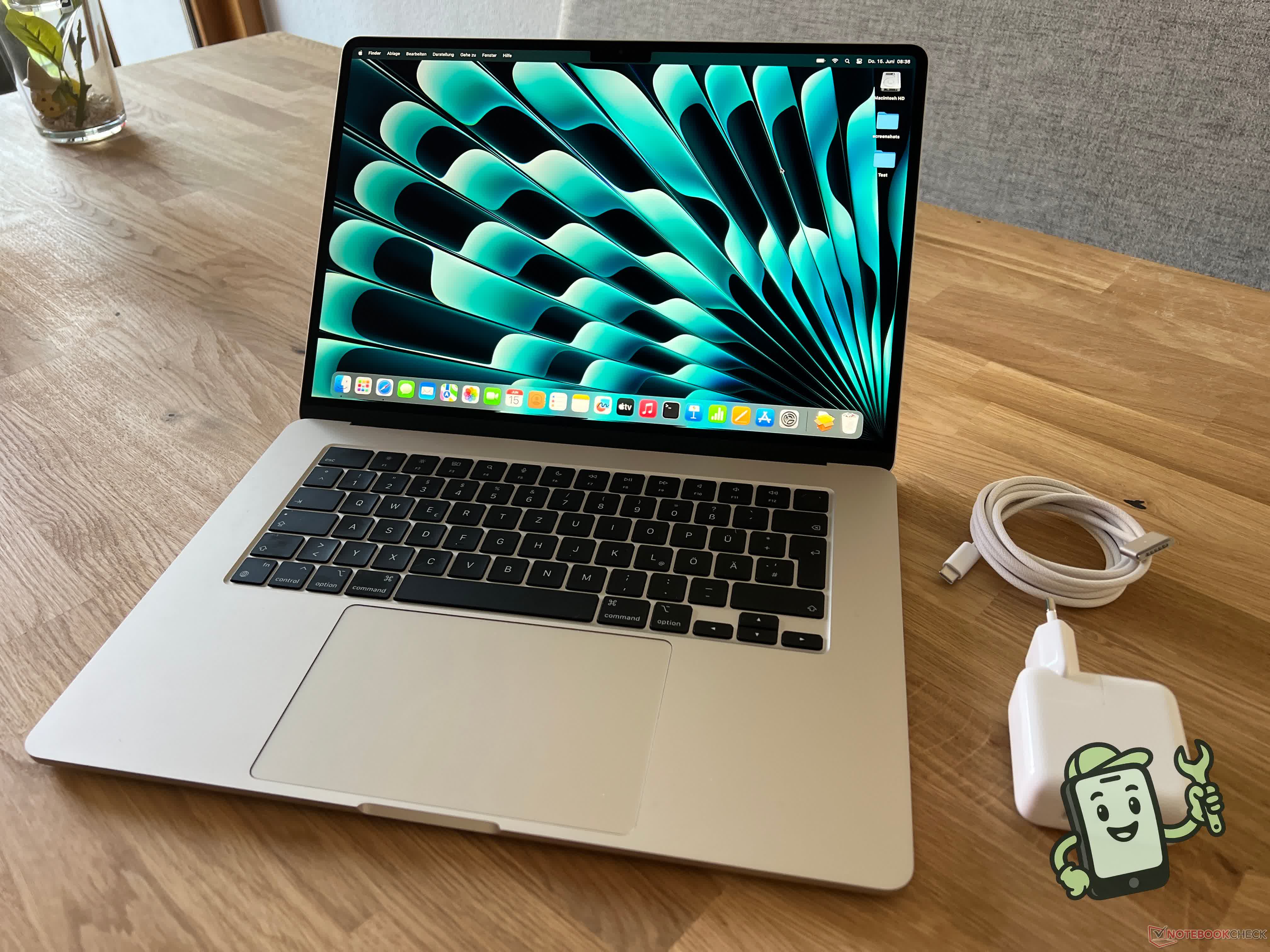MacBook Air 15" M2 — reference photo 3