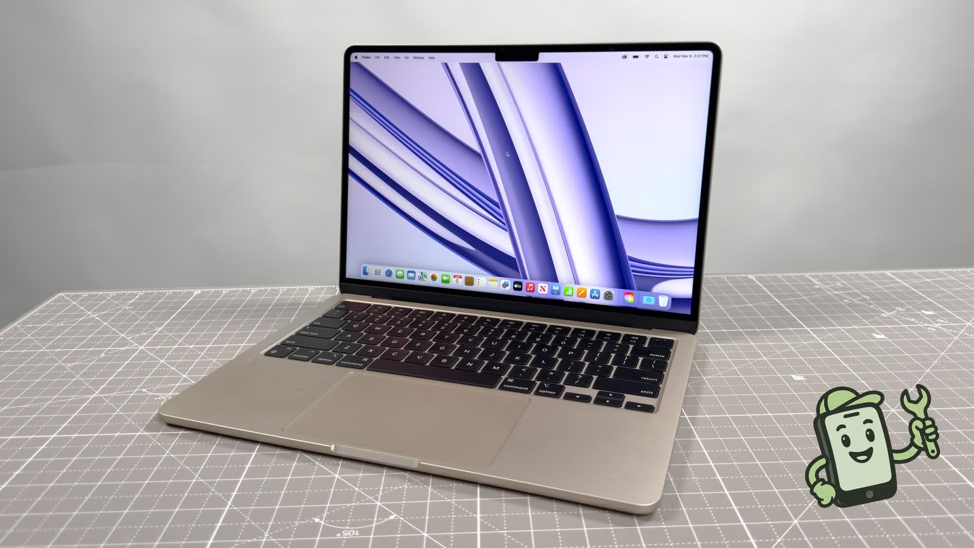 MacBook Air M3 — reference photo 1