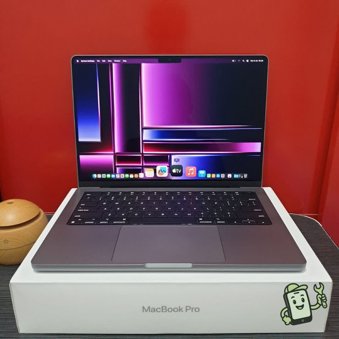 MacBook Pro 14" M2 Pro — reference photo 1