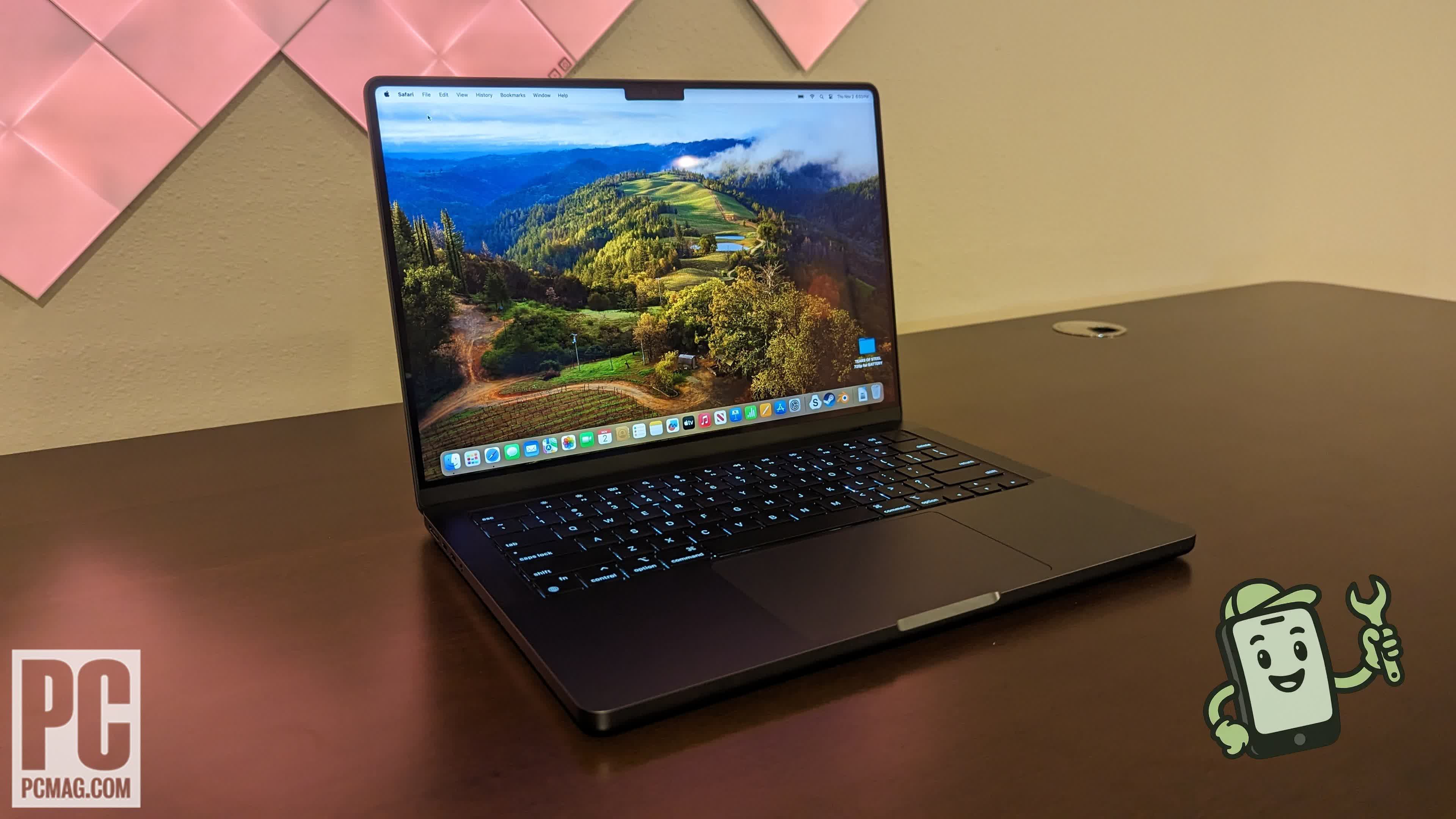 MacBook Pro 14" M3 — reference photo 1