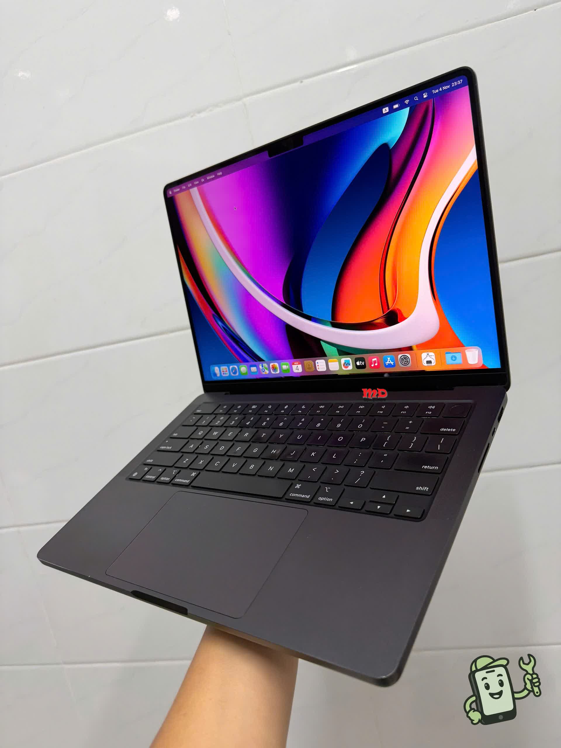 MacBook Pro 14" M3 — reference photo 3