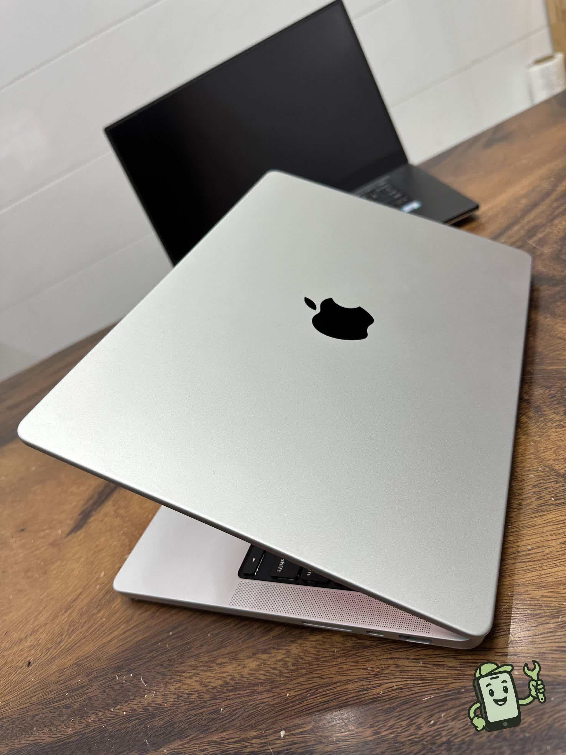 MacBook Pro 14" M3 Pro — reference photo 4