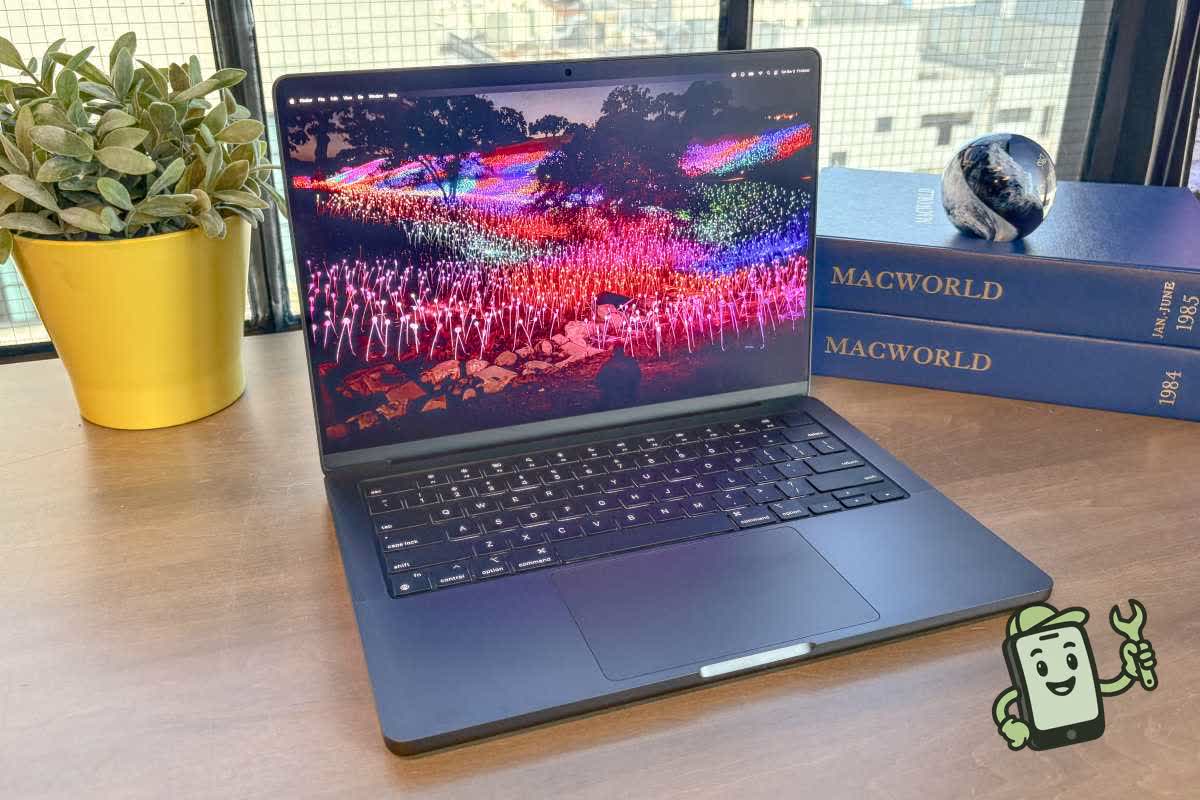 MacBook Pro 14" M4 — reference photo 1