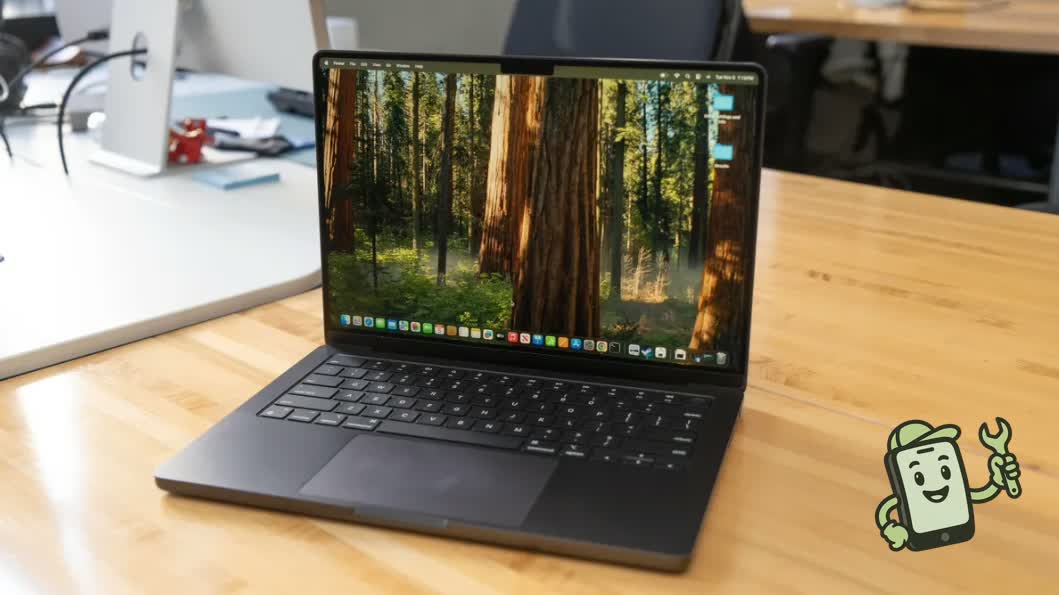 MacBook Pro 14" M4 — reference photo 3