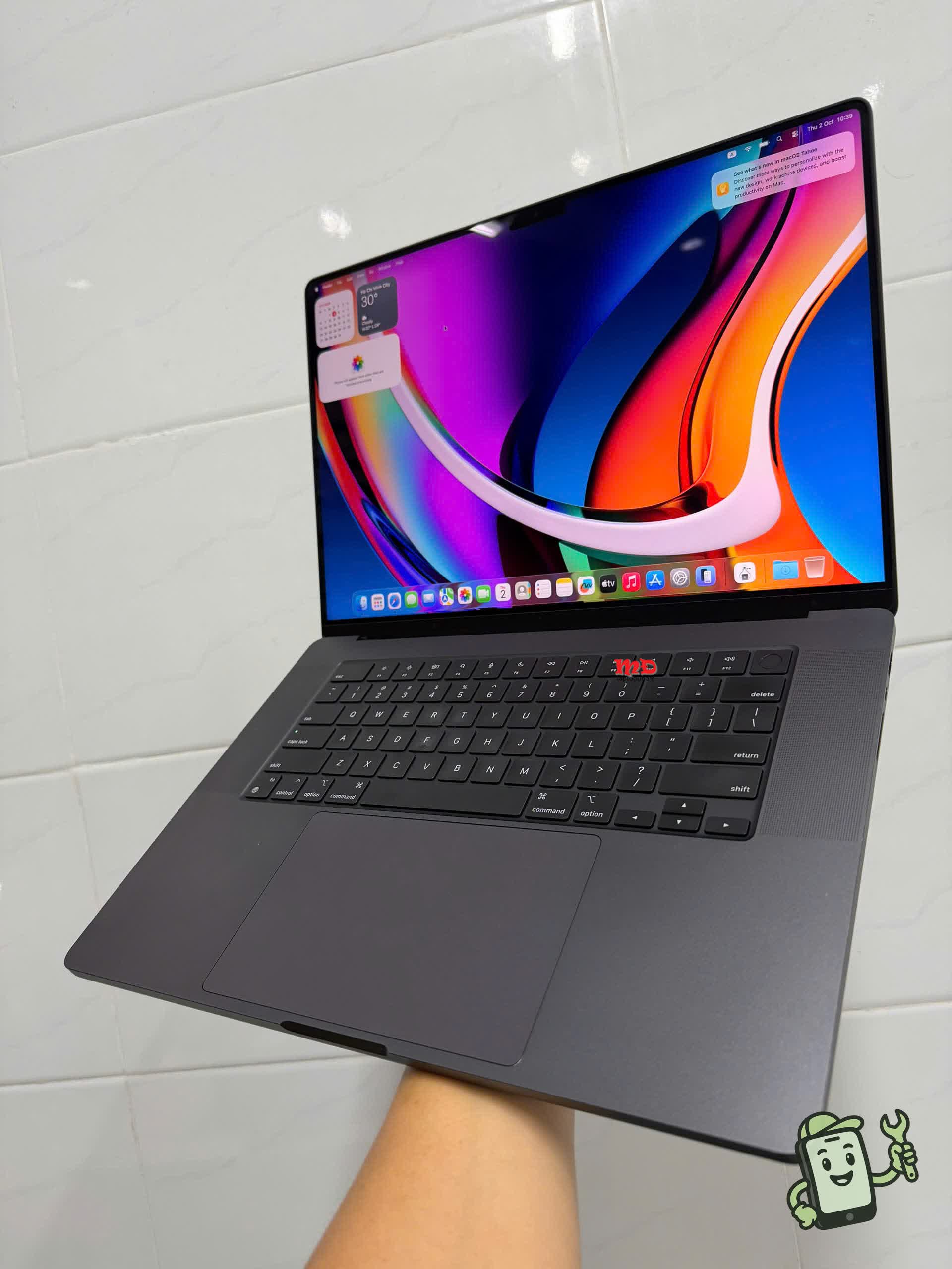 MacBook Pro 16" M3 Pro — reference photo 1