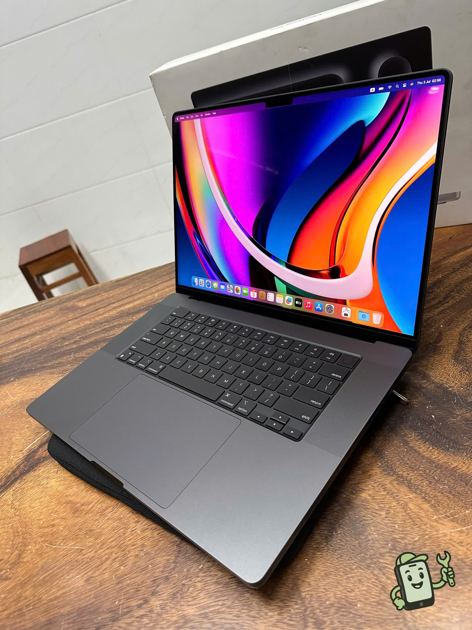 MacBook Pro 16" M4 Pro — reference photo 1